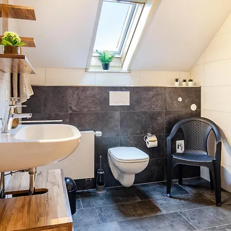 Am Birnbaum 于伯林根